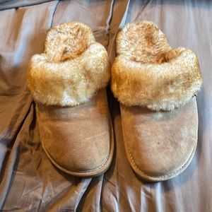 Lamo slippers 6.5-7